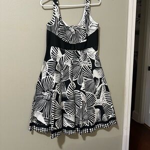Jones Studio Black and White Floral Dress